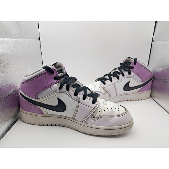 Size 6.5Y | 8W - Jordan 1 Mid Barely Grape (GS) - DQ8423-501 - Picture 2 of 9